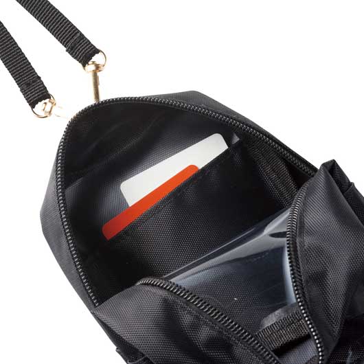 吊り下げられる　窓付ボックスポーチ画像6